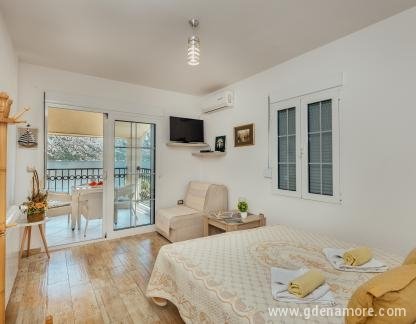 Apartamentos Cosovic, , alojamiento privado en Kotor, Montenegro - S2 (16)